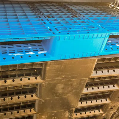 Durable plastic pallets for reuse