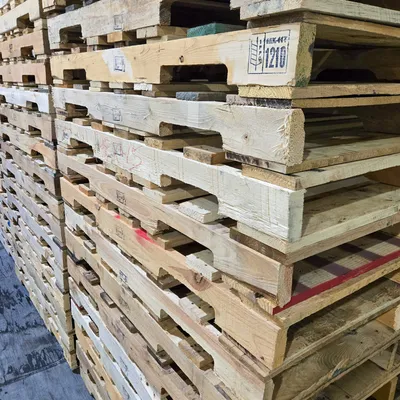 ISPM-15 heat treatment stamp on pallet