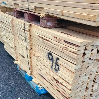 Stacked pallets with quality sorting